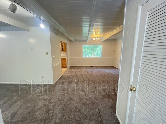 Building Photo - 11620 SW Lancaster Rd