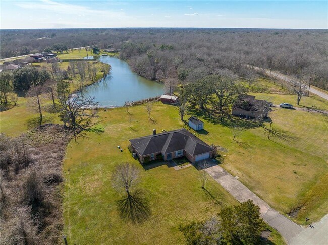 Building Photo - 140 Lakewood Dr