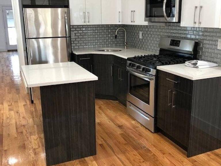 Primary Photo - 1153 E 53rd St