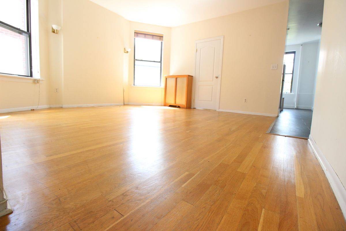 Primary Photo - 929 West End Ave