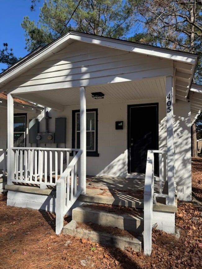 Building Photo - 405 Lane St SE