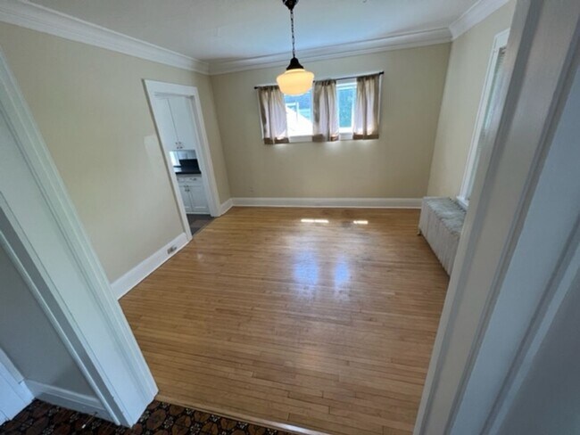 Building Photo - Duluth MN - 5 Bed - 2 Bath