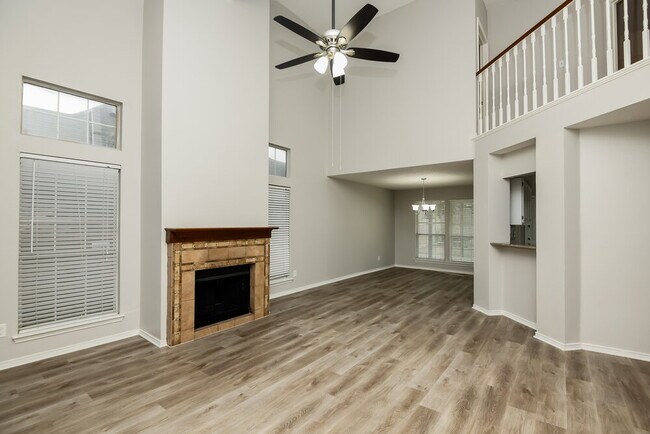 Foto del edificio - 4605 Birchbend Ln