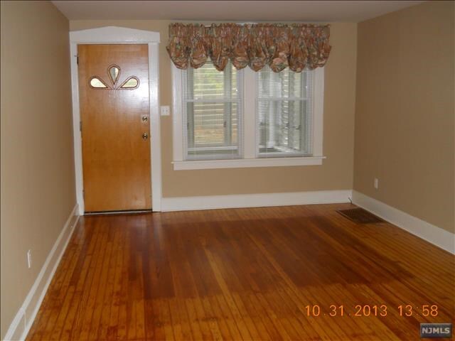 Building Photo - 42 Outlook Ave