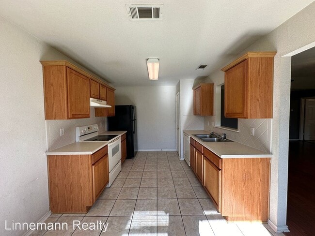 Building Photo - 4 br, 2 bath House - 3806 Basset Court