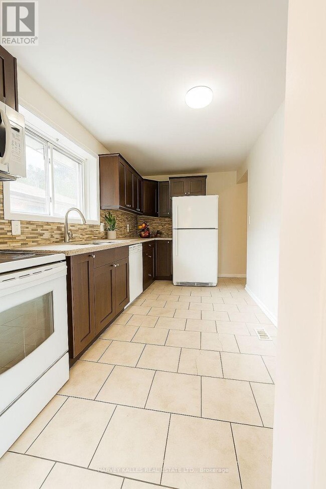 Building Photo - 47 Santa Barbara Rd