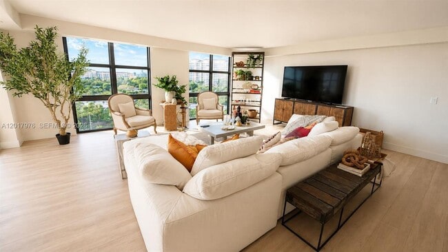 Foto del edificio - 1121 Crandon Blvd