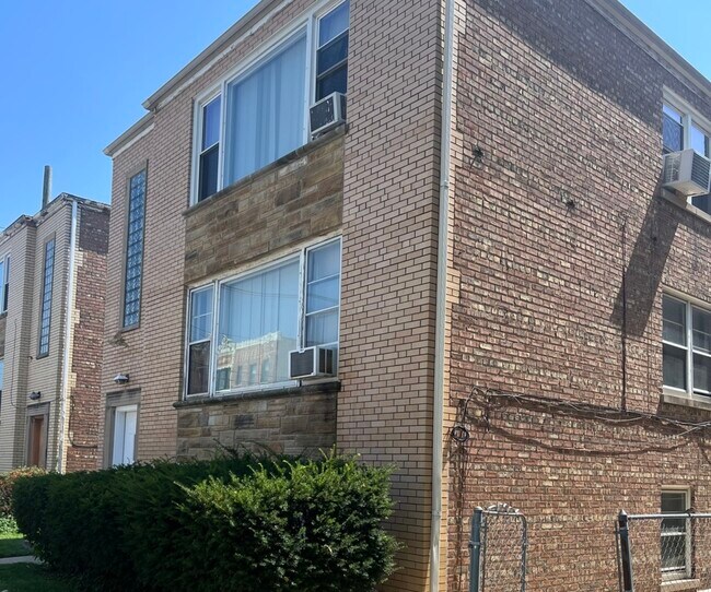 Foto del edificio - 2417 W Bryn Mawr Ave