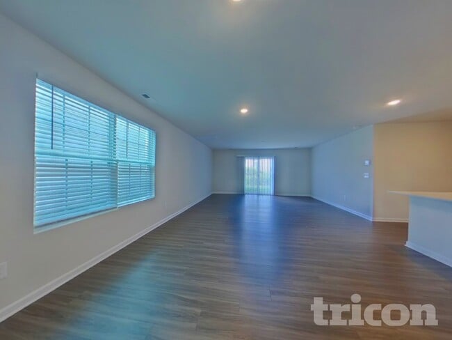 Building Photo - 1426 Cattleman Acrs Dr