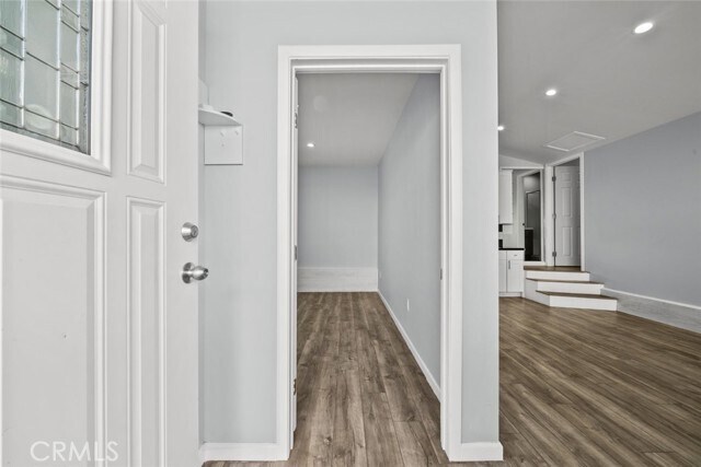 Foto del edificio - 8447 Colbath Ave