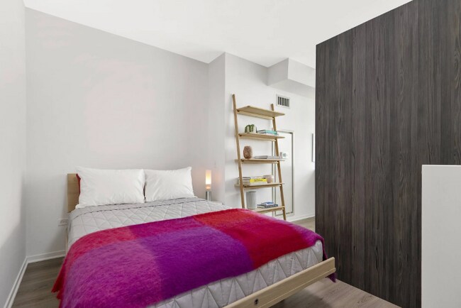 Foto del edificio - 235 E Illinois St