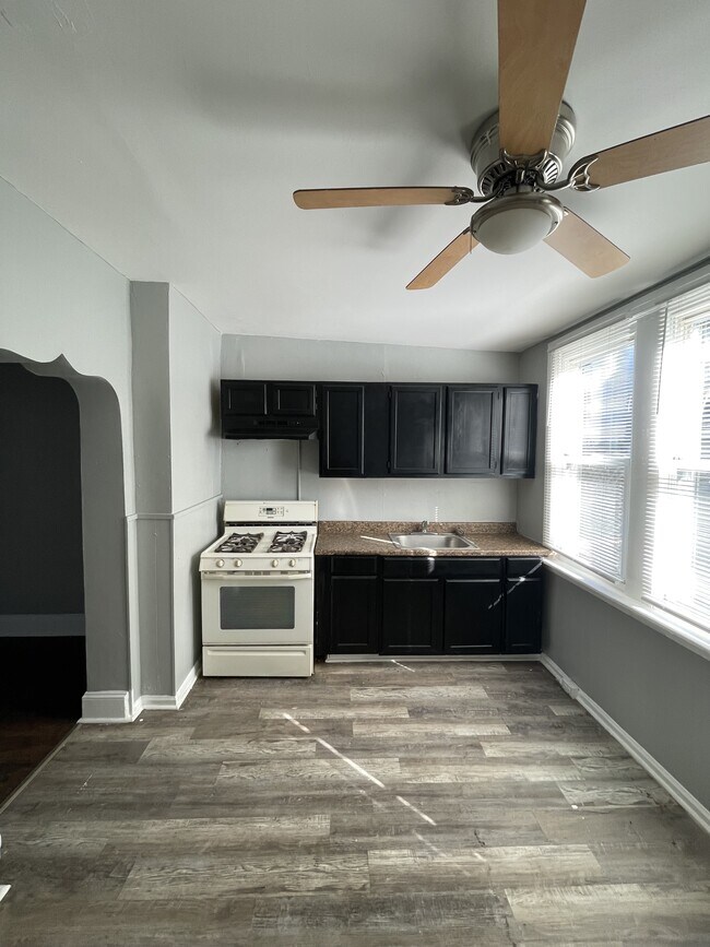 Photo - 2046 Newcomb St House