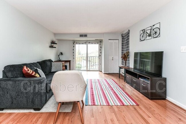 Foto del edificio - 440 E Cornell Dr