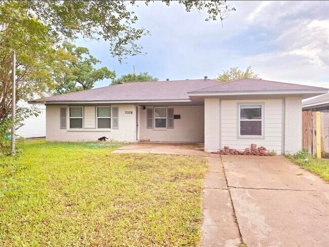 Foto del edificio - 3308 Sophie Ann Dr