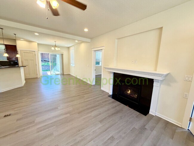Foto del edificio - Gorgeous House in Upscale Neighborhood in Tigard, 5 Bedrooms plus Den/Office, 3.5 Bathrooms, Larg...