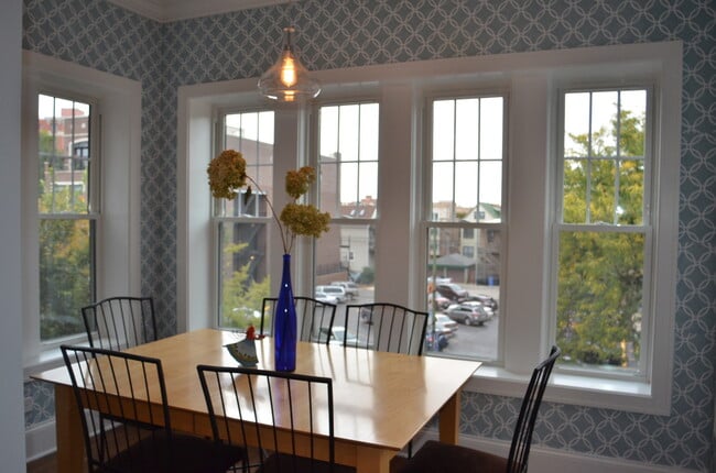 Beautiful penthouse unit in Lakeview - Beautiful penthouse unit in Lakeview