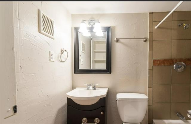 Foto del edificio - 1505 W Lovers Ln