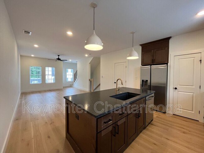 Building Photo - 1056 Amelia Ct