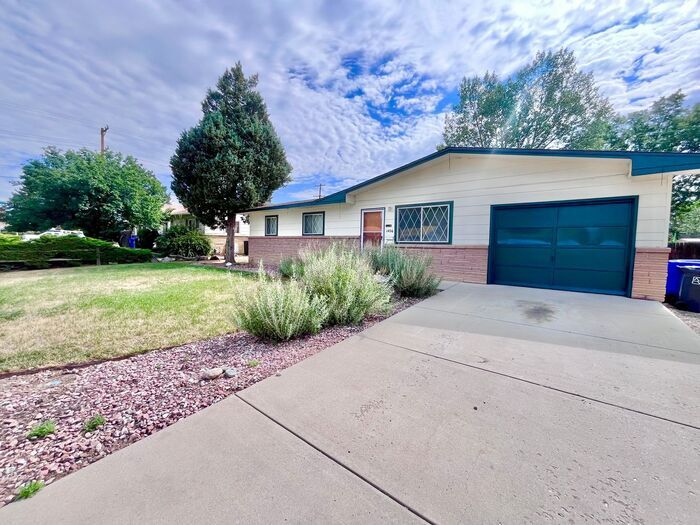 Charming Ranch in Southwest Loveland! - Charming Ranch in Southwest Loveland!