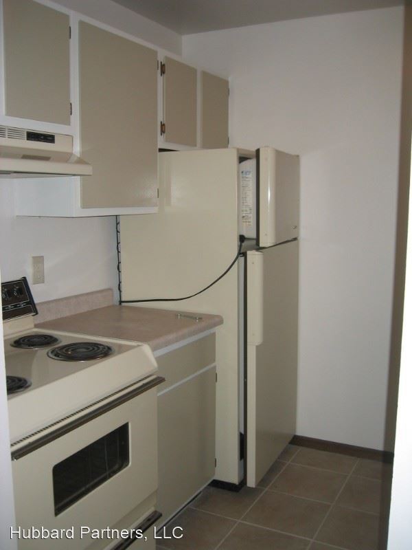 Building Photo - 1600 Kenilworth Ct