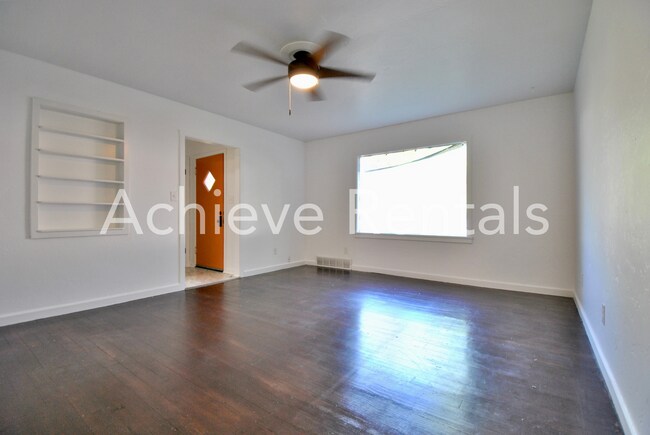 Foto del edificio - Covered Patio, Garage & Yard – Your Next Logan Home Awaits