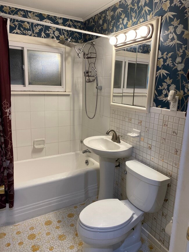 Building Photo - 9236 Convent Ave