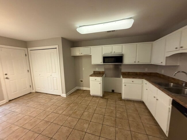 Building Photo - 8898 Rasco Hills Cove