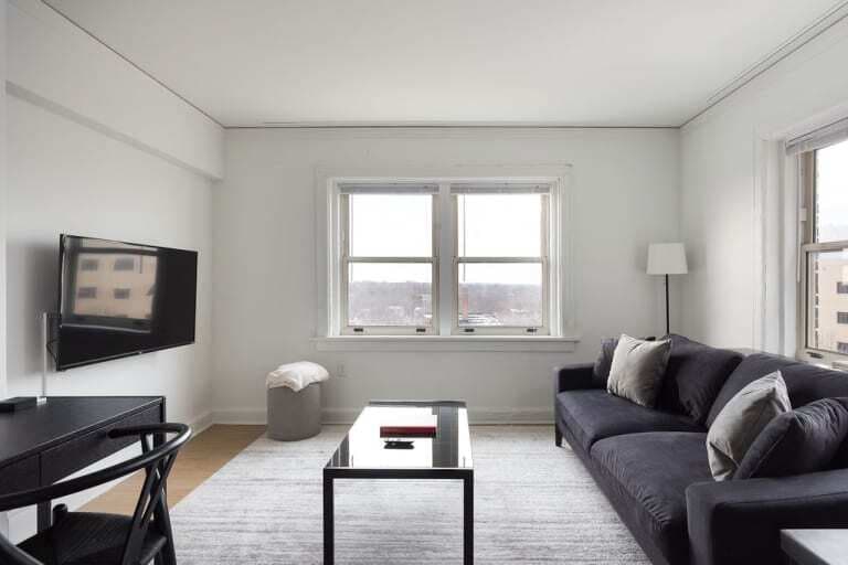 Primary Photo - 3560 Broadway Blvd