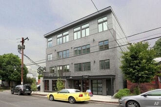 Building Photo - 2919 SE Division St