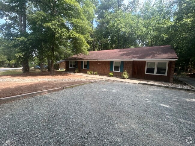 Building Photo - 112 W Poplar Ave
