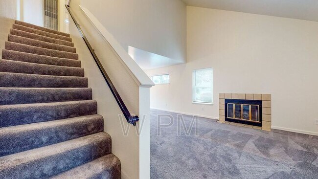 Building Photo - 1121 Butte Dr