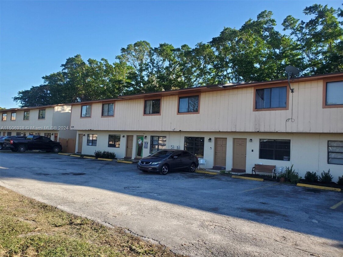 408 NE 18th Ave Unit 9, Homestead, FL 33033 Condo for Rent in