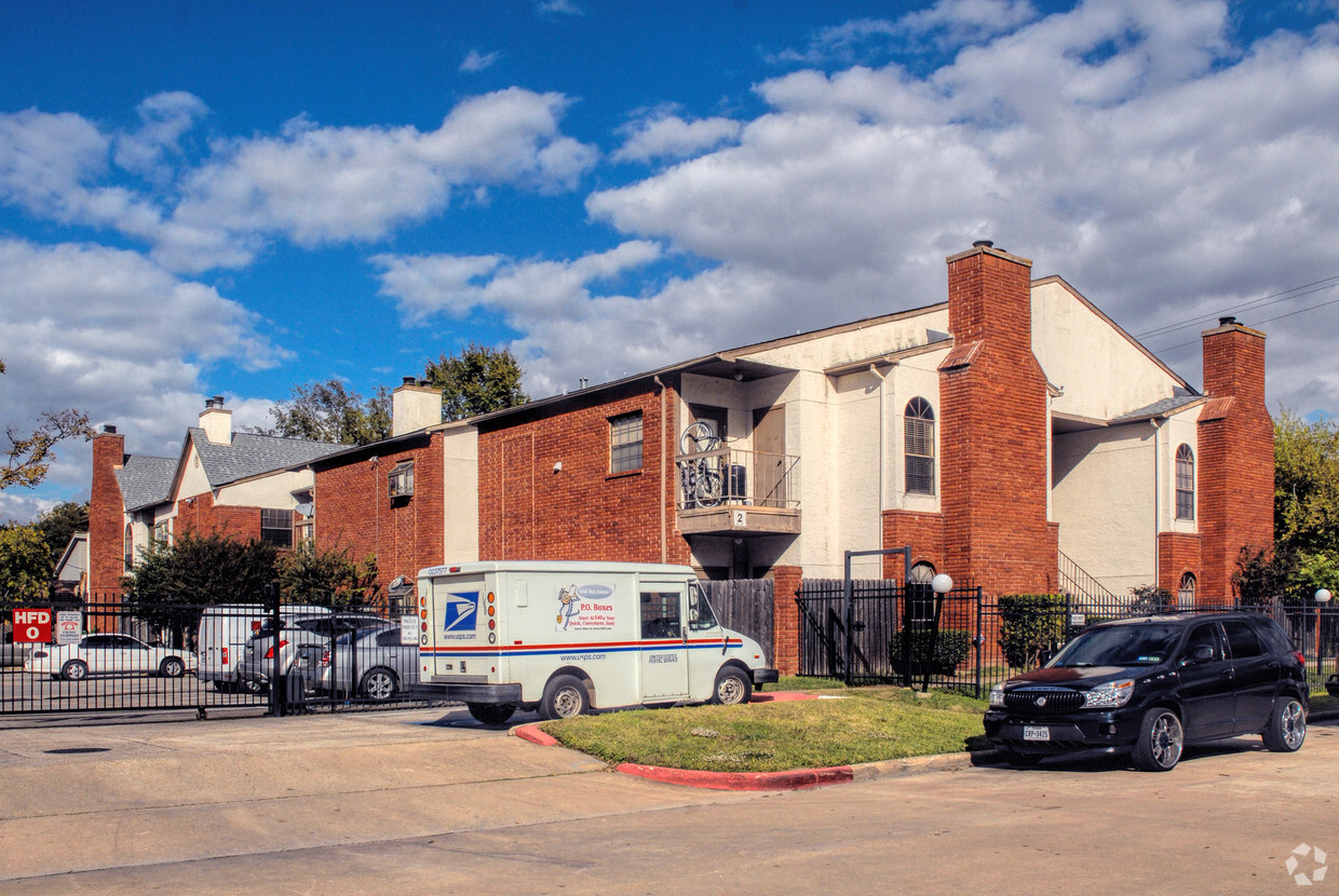 Primary Photo - Inwood Place Apartments