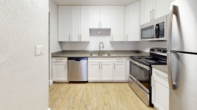 Nuccio - Kitchen.jpg - Westshore Palms at Kennedy