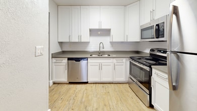 Nuccio - Kitchen.jpg - Westshore Palms at Kennedy