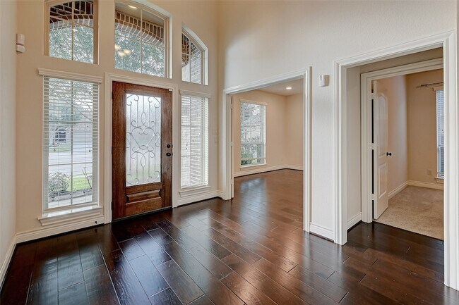 Foto del edificio - 4006 Misty Waters Ln