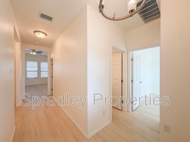 Foto del edificio - 8102 Hawthorn