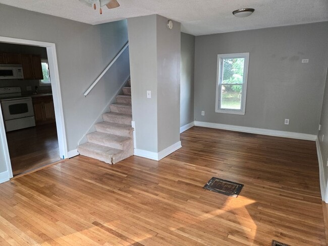 Building Photo - 237 Woodlawn Ave