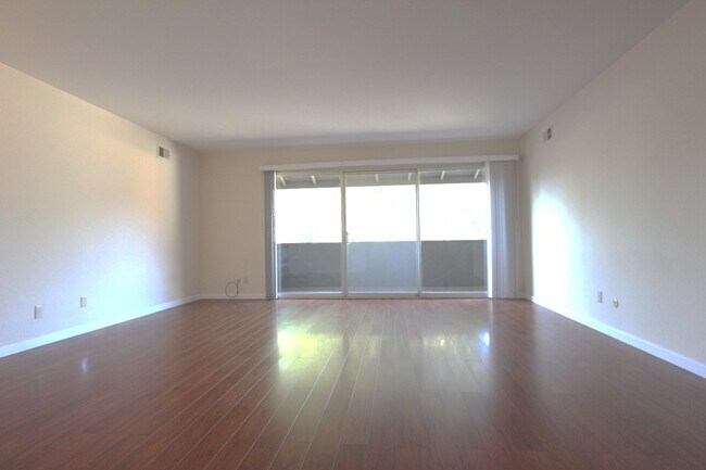 Living Room - 106 Lyell St