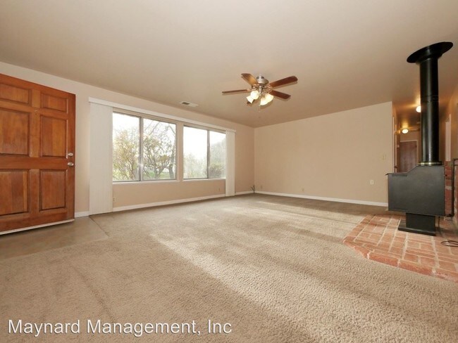 Building Photo - 1255 Oak Park Dr