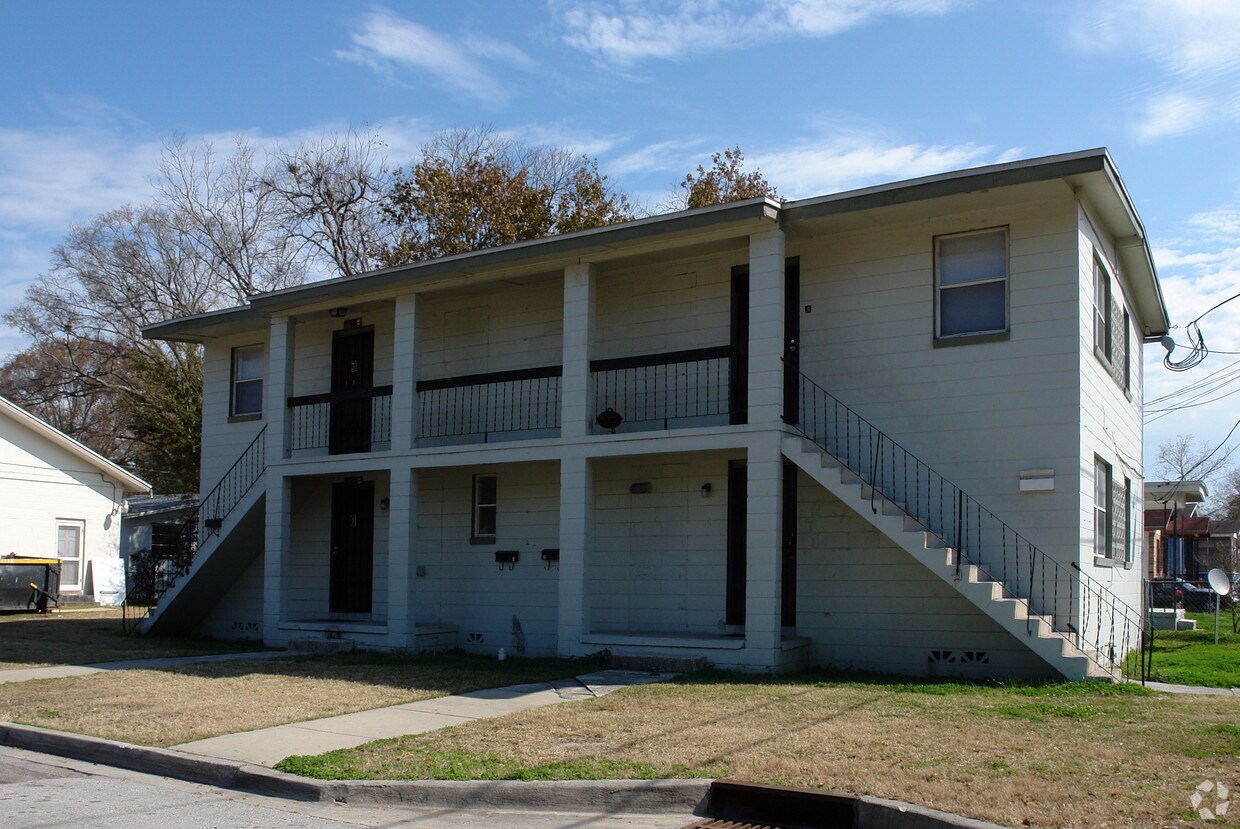 Primary Photo - 2305 Grunthal St