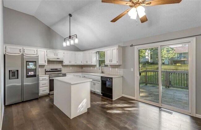 Foto del edificio - Winter Move In Special - Schedule a Self-Showing Today