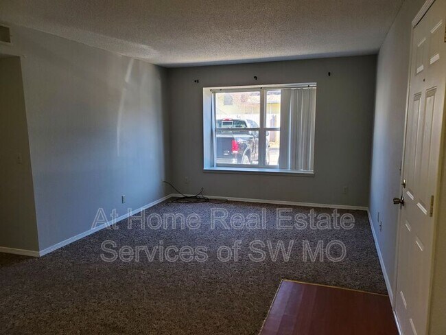 Foto del edificio - 1947 S Ingram Mill Rd