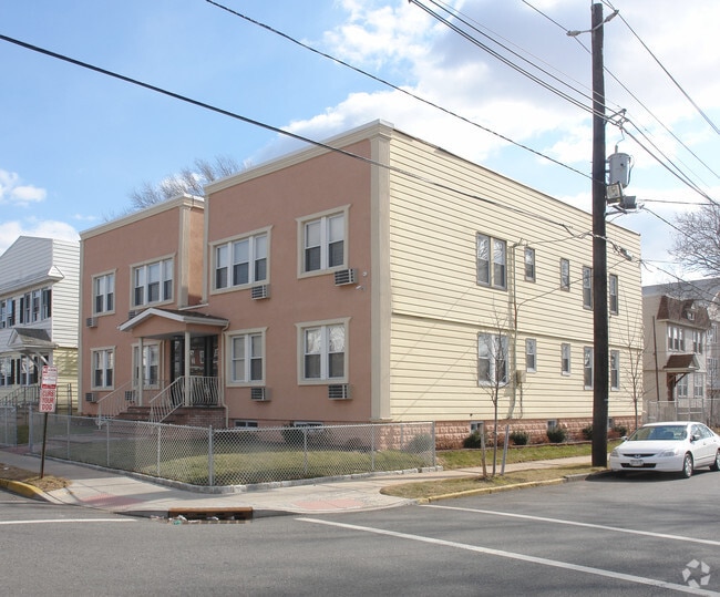 Building Photo - 960-962 Grove St