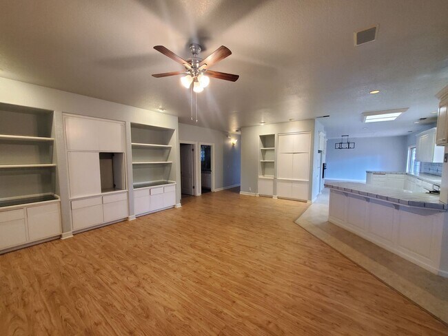 Foto del edificio - Introducing Your Dream Home:  A perfect blend of comfort and convenience!