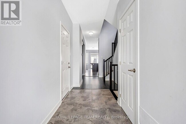 Photo du bâtiment - 1019 Showman St