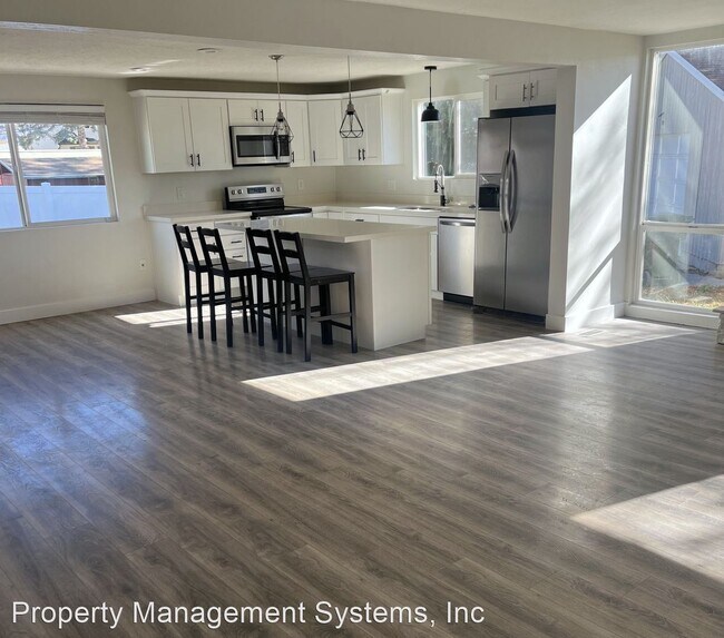 Foto del edificio - 5 br, 2 bath House - 1545 W Leland Dr (742...