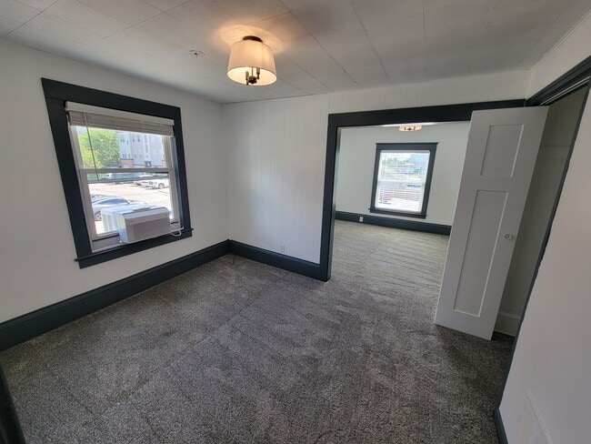 Dining Room - 607 Manchester St