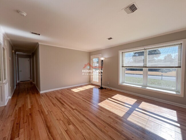 Foto del edificio - 3730 Forest Glen Dr