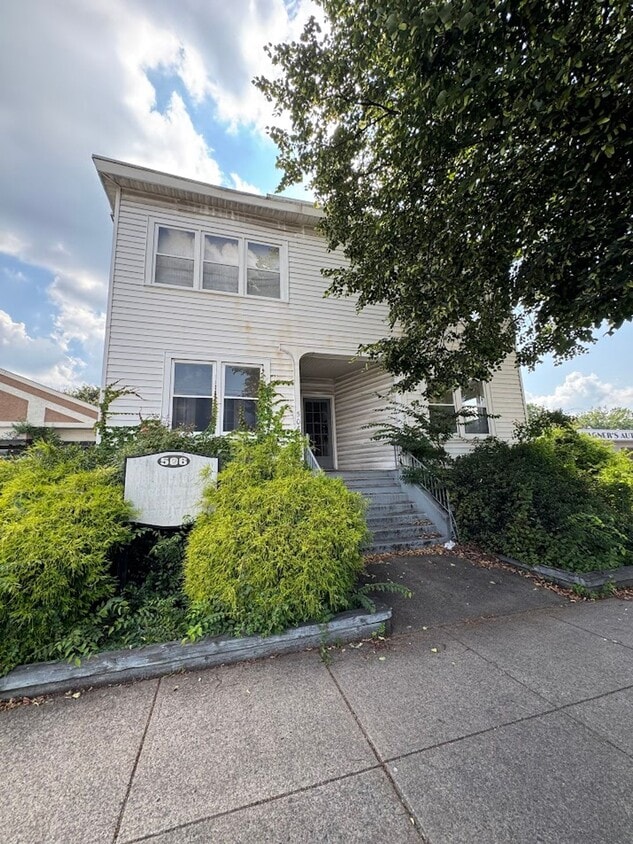 Foto principal - 2 bedroom available in Kingston!